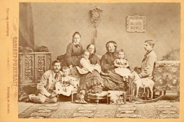 Групповая фотография Воронцовых. (Ок. 1873 г., фото из «лондонского архива»)