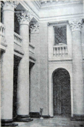 Интерьер вестибюля Горисполкома после реконструкции