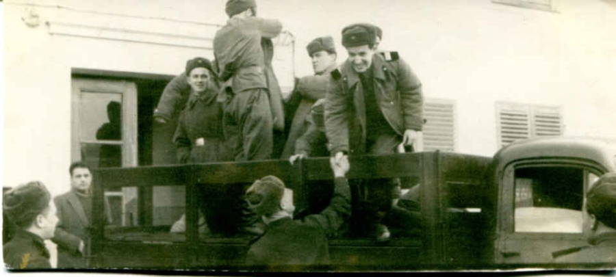 1959 г Демобилизация. Леонид Рукман прощается с солдатом