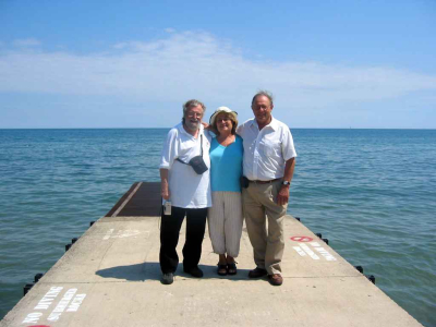 Счастливый Люсик Межберг с Фридманами <br />Озеро Мичиган, Чикаго. Август 2005.