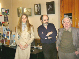 Евгений Голубовский открывает фотовыставку Яны Зеркаловой (слева) и фотовыставку Евгения Волокина (в центре).