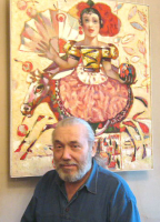 Николай Прокопенко на открытии выставки своих работ. На заднем плане его работа "Яблоко Испании".