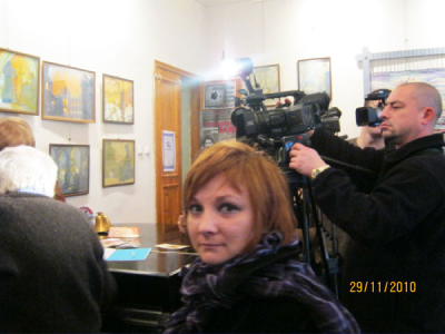 Евгений Голубовский открывает выставку Эсфири Серпионовой.