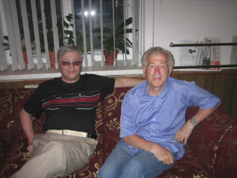 Николай Дорфман (справа) во Всемирном клубе одесситов 2012 г