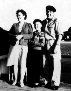 Семья Скрыпников на борту китобазы "Слава"