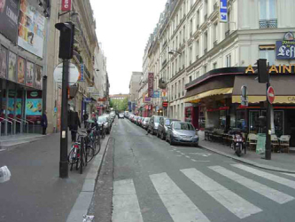 Общий вид от площади 18 июня в Париже