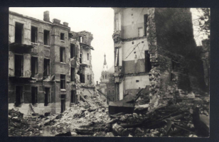 1944: Вид на Пантелеймоновскую церковь