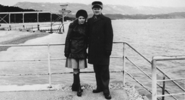 Академик В.П. Глушко и его жена Л.Д. Перышкова на отдыхе. Пицунда, декабрь 1975 г.