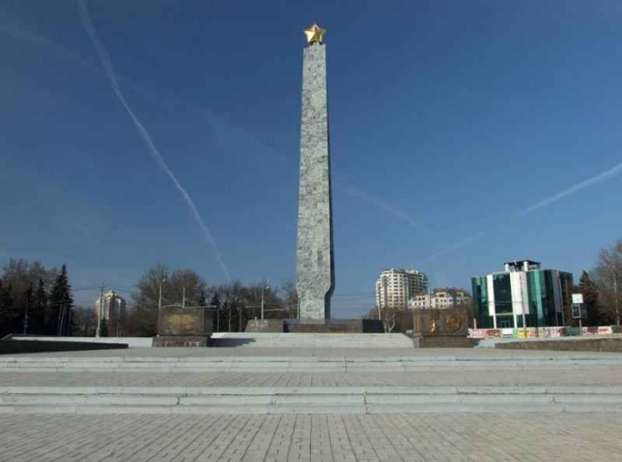 На фото - Монумент «Крылья Победы» на площади 10 апреля в Одессе.