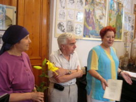 В галерее Всемирного клуба одесситов открылась персональная выставка известной одесской художницы Эсфири Серпионовой (крайняя слева) «Улицы детства».