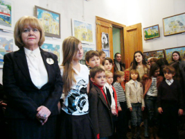 На открытии выставки учеников арт-студии Клавдии Боголюбовой