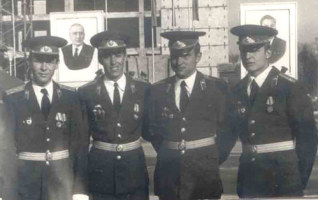 Крайний слева - капитан Александр Королев