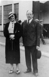 Исаак Бабель с сестрой Мерой, Бельгия, 1935 г.